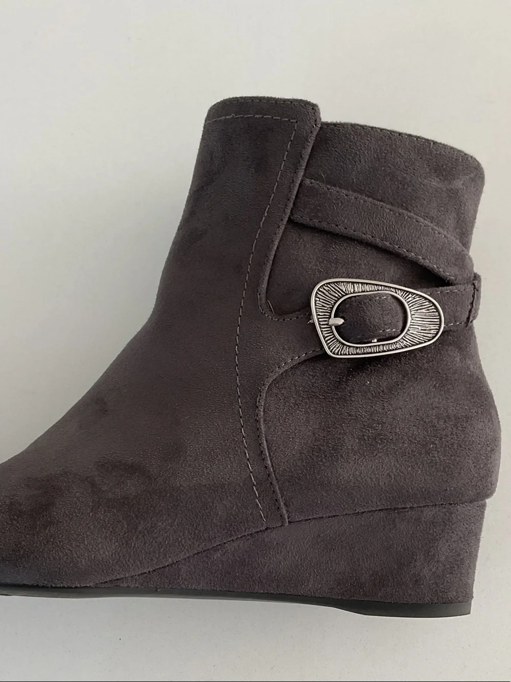 Impo sleek suede